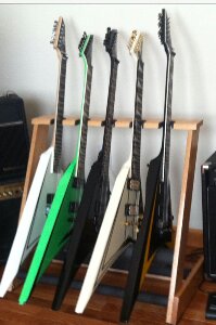 5 Space Flying V Guitar Stand - AllwoodStands