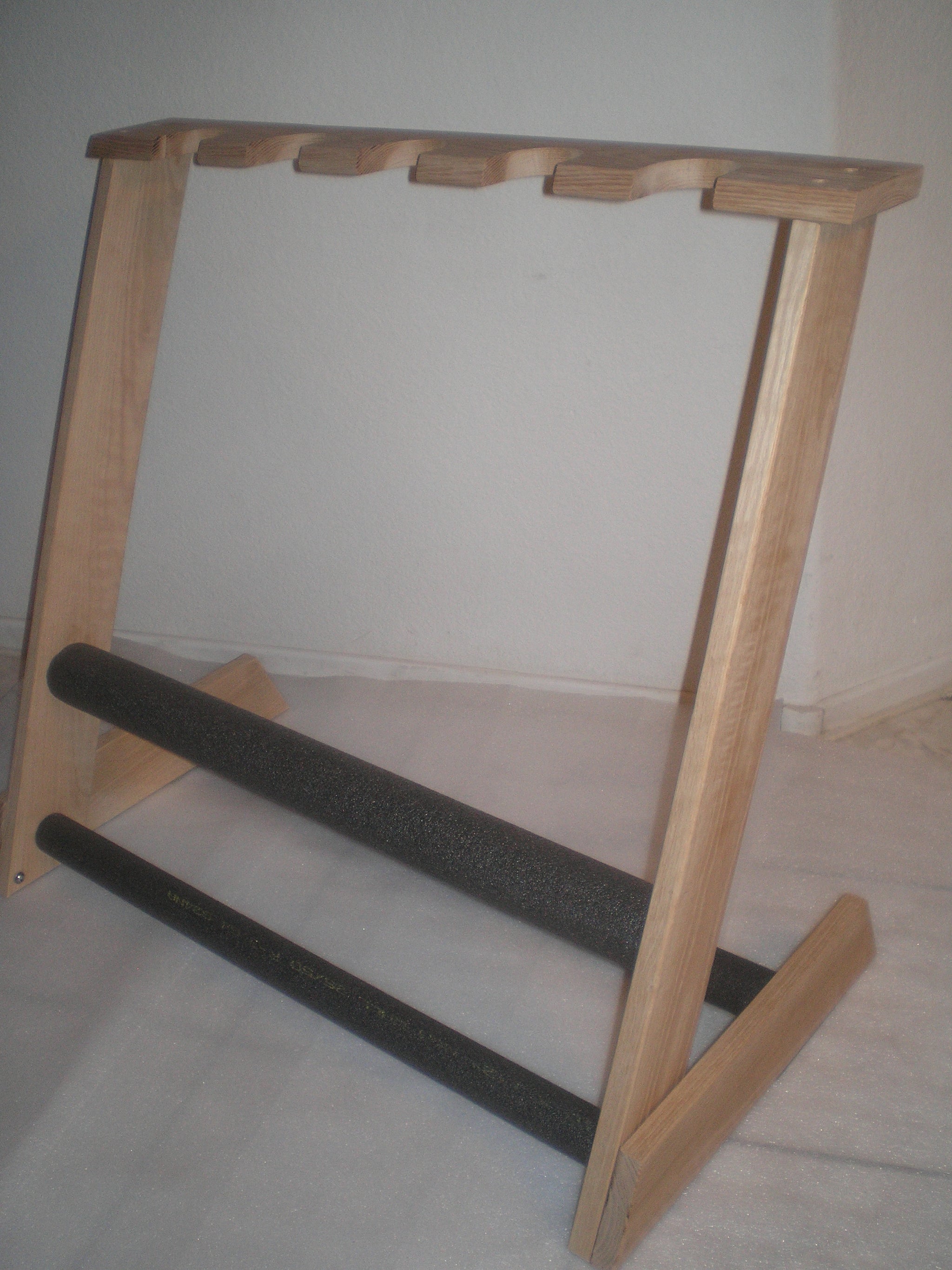 5 Space Flying V Guitar Stand - AllwoodStands